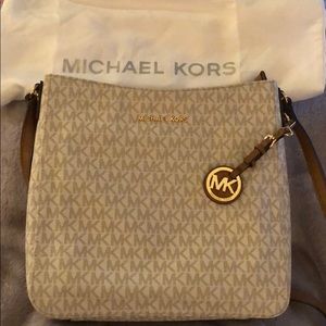 Michael Kors jet set large messenger bag